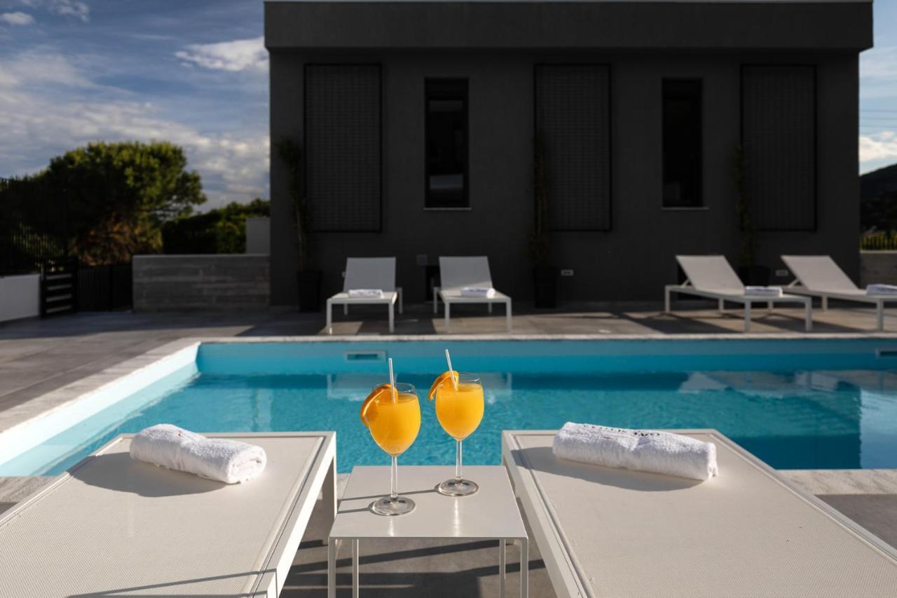 Cove Suites Nea Iraklitsa Exterior photo